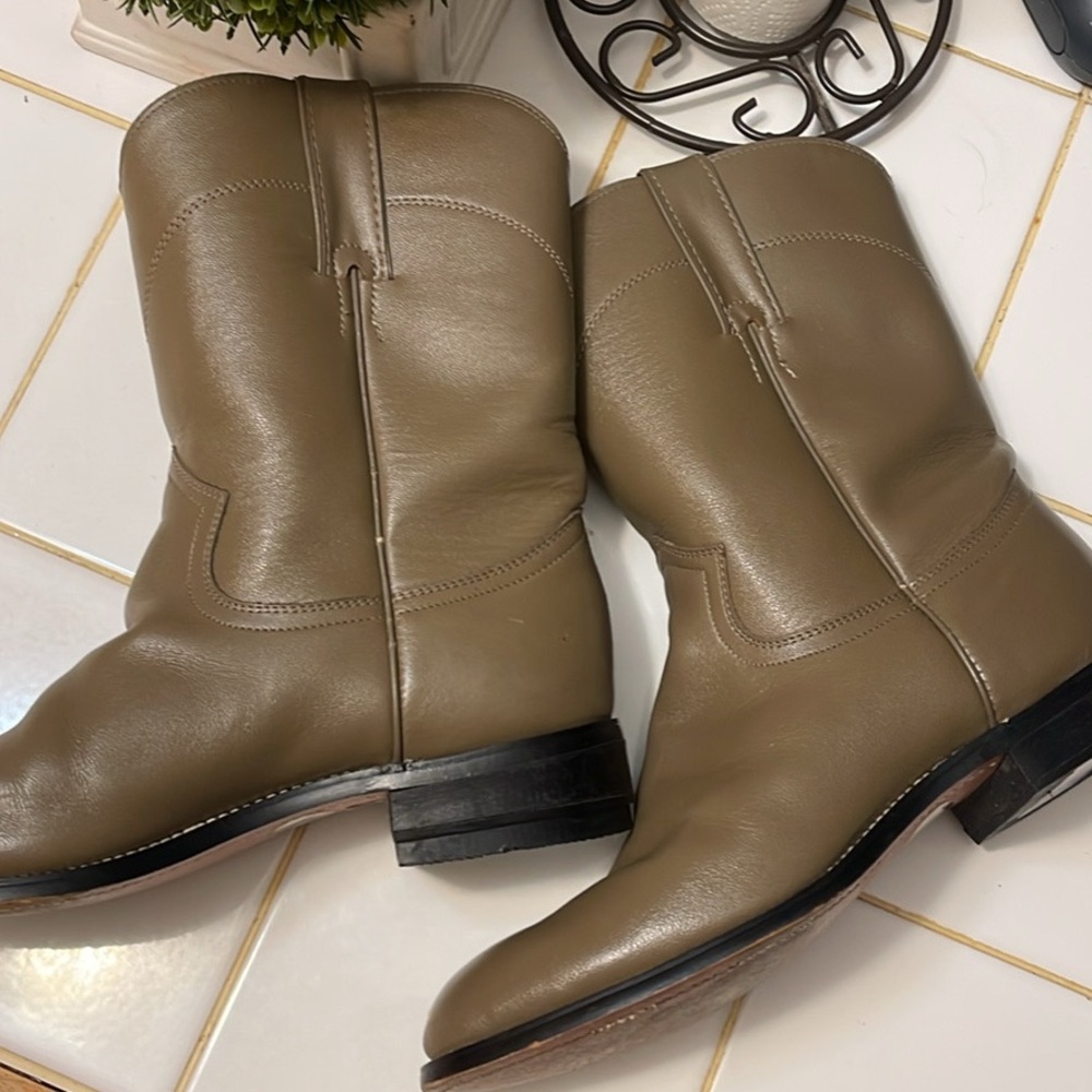 Justin Boots Women's Heeled Boots in Taupe